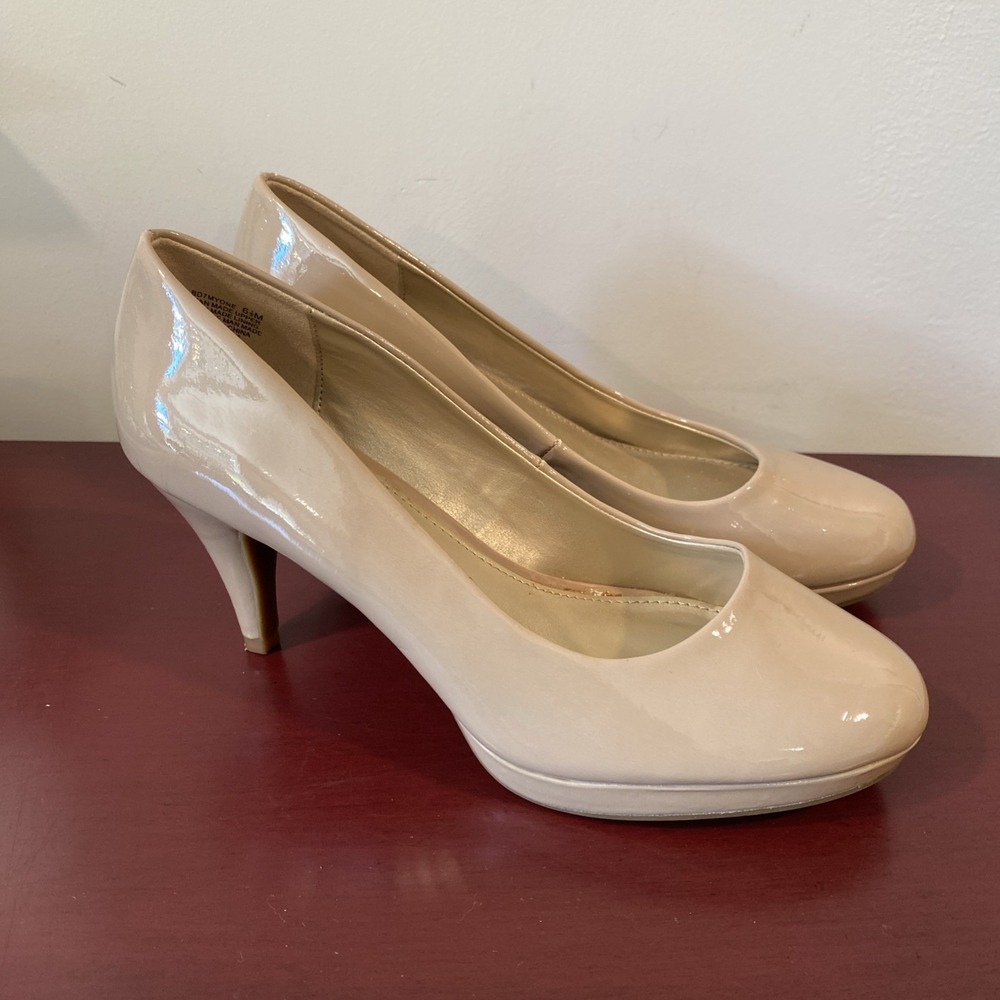 Bandolino Nude Vegan Faux Patent Pumps Women's Size 6.5M Classic Heels